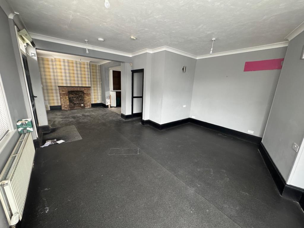 Lot: 106 - VILLAGE PREMISES WITH POTENTIAL - Ground floor main room